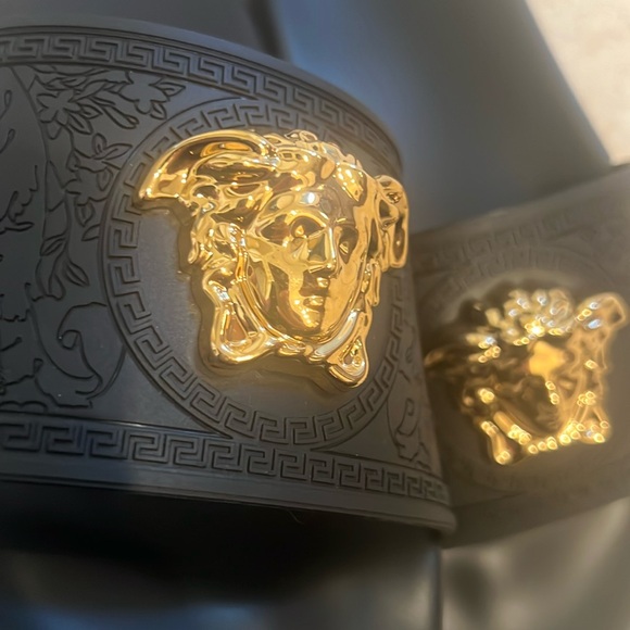 NIB Authentic Versace shoes pool slides black gold 3 D Medusa European 40- US 9 - Picture 4 of 16